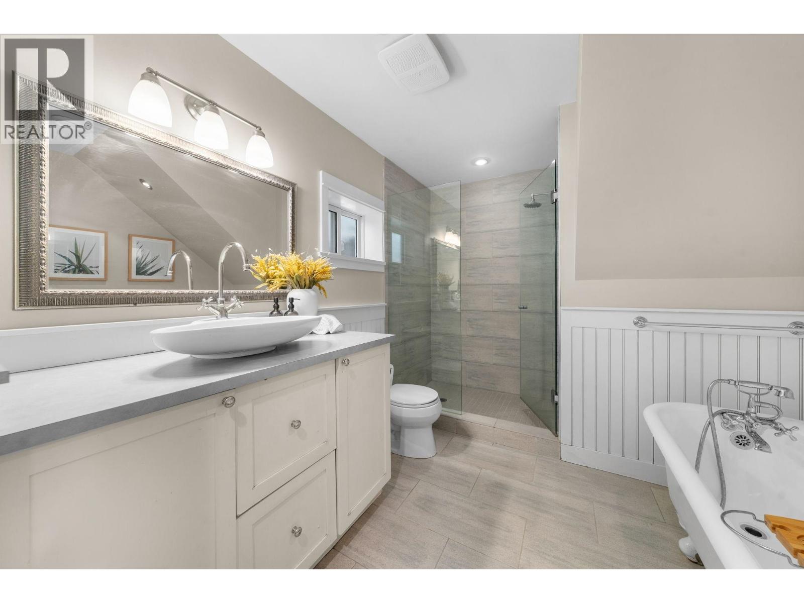 396 E KEITH ROAD, North Vancouver