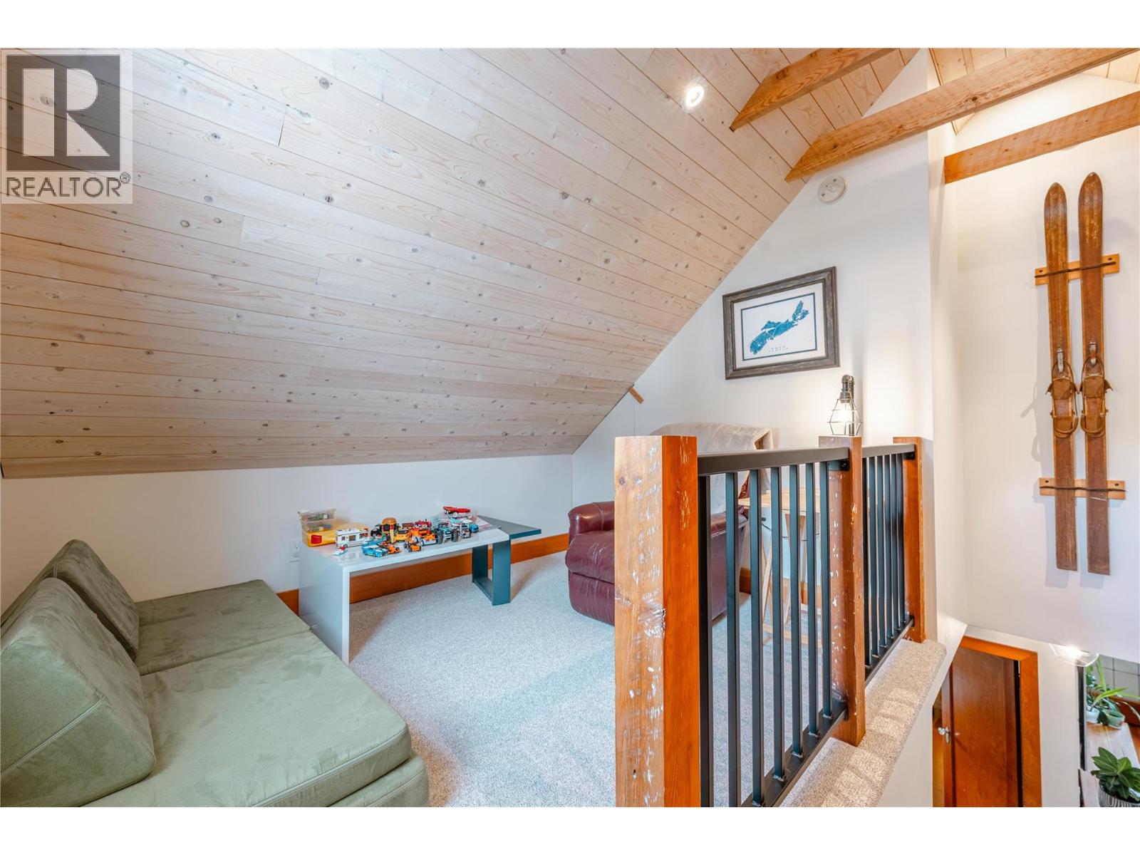 412 Third Street E, Revelstoke