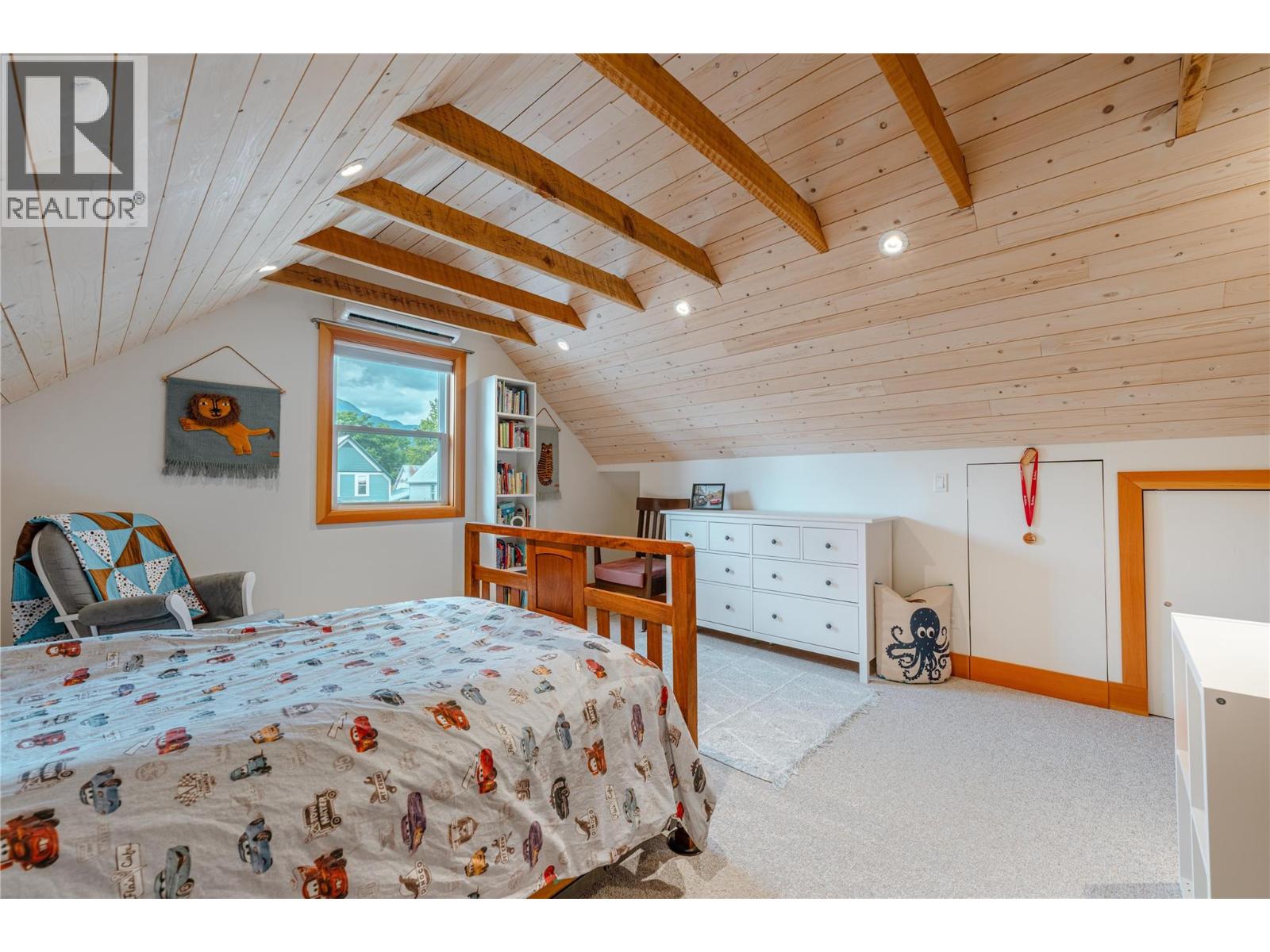 412 Third Street E, Revelstoke