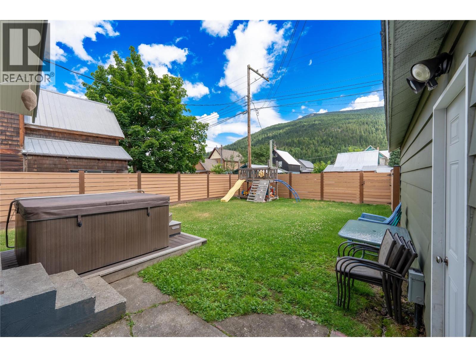 412 Third Street E, Revelstoke