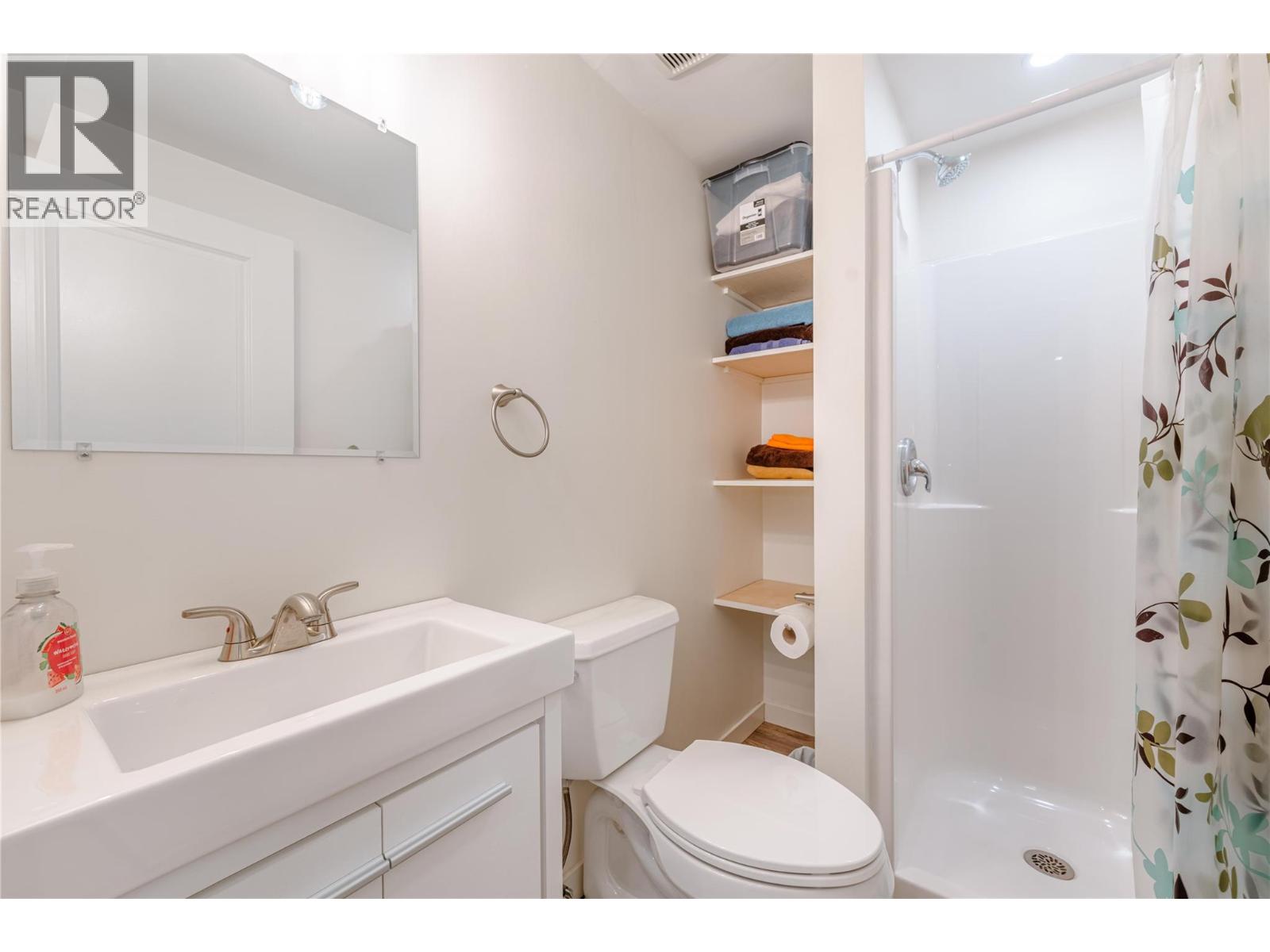 412 Third Street E, Revelstoke