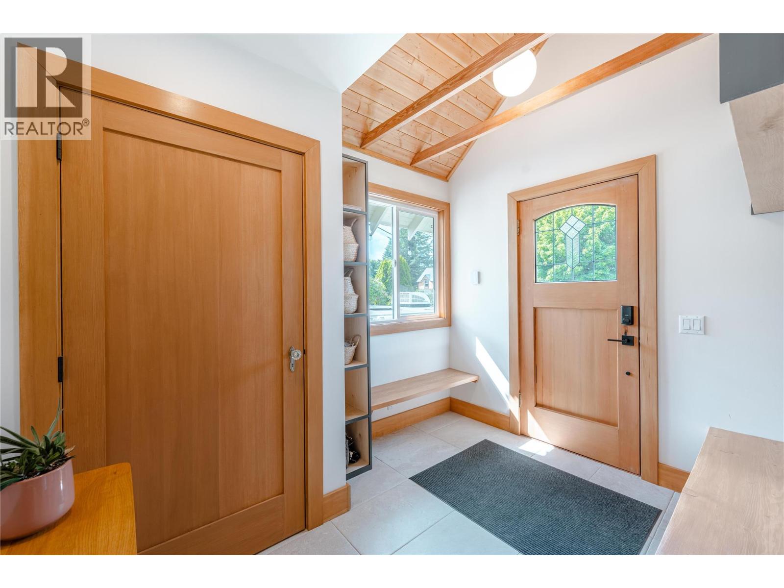 412 Third Street E, Revelstoke