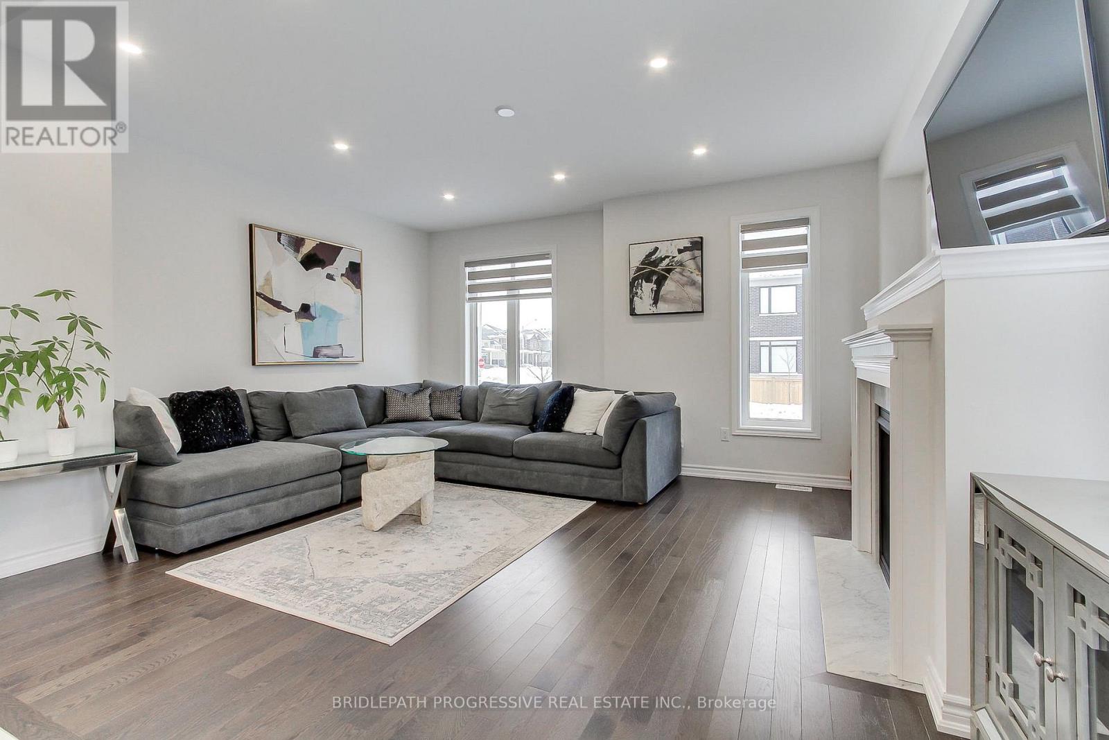 145 TERRY FOX DRIVE - 14