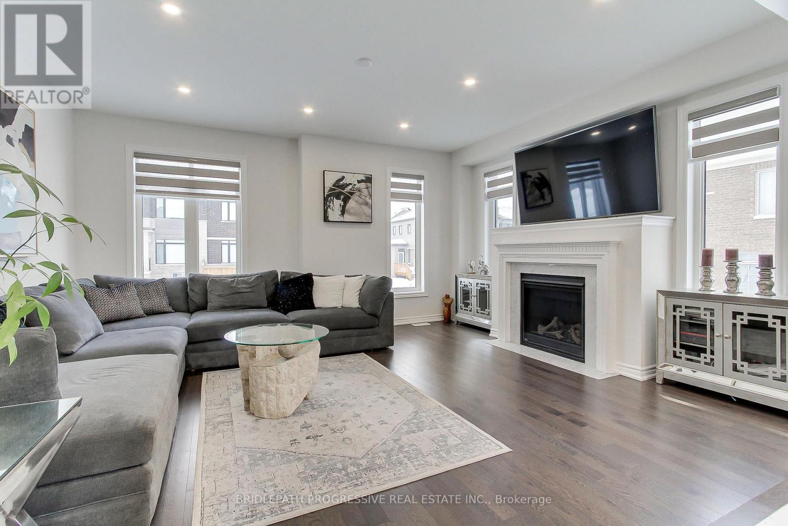 145 TERRY FOX DRIVE - 15
