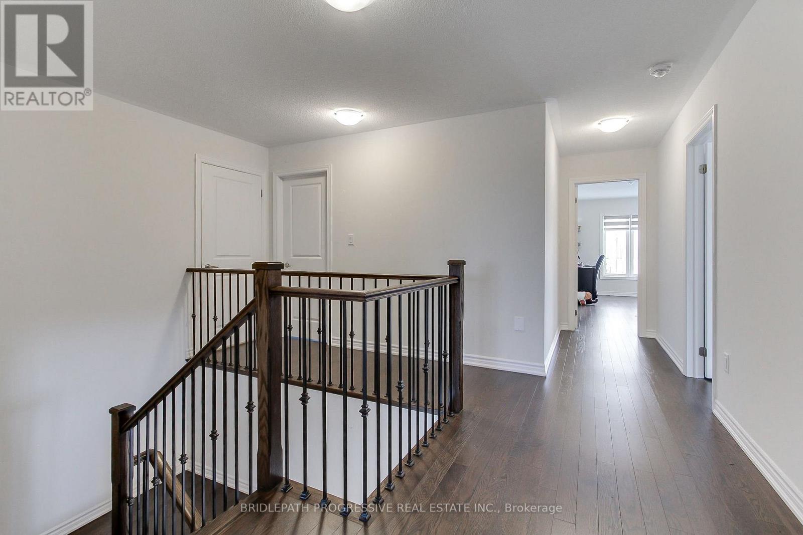 145 TERRY FOX DRIVE - 16
