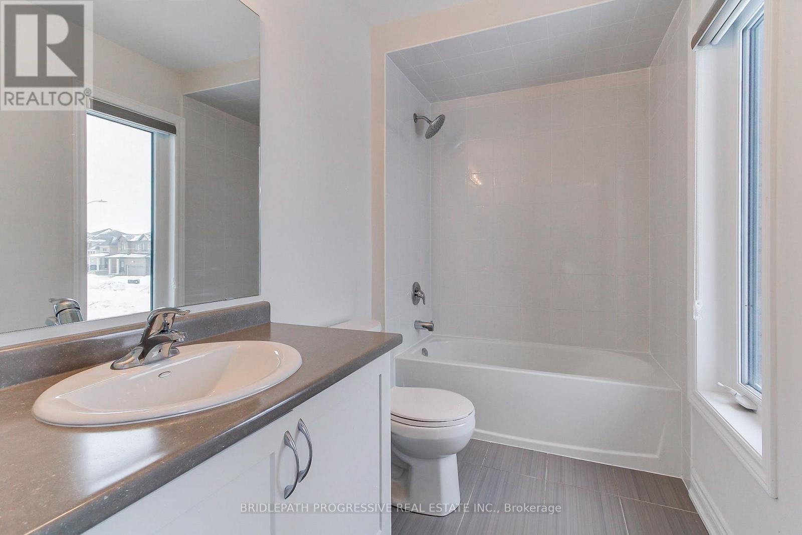145 TERRY FOX DRIVE - 21