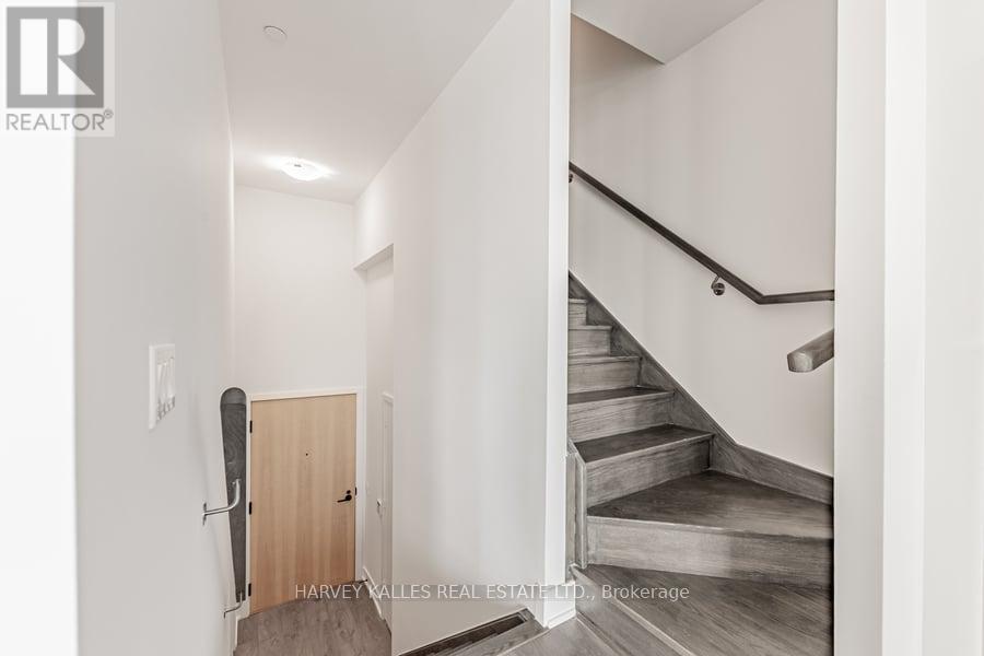 #4 60 GEORGE BUTCHART DRIVE - 13