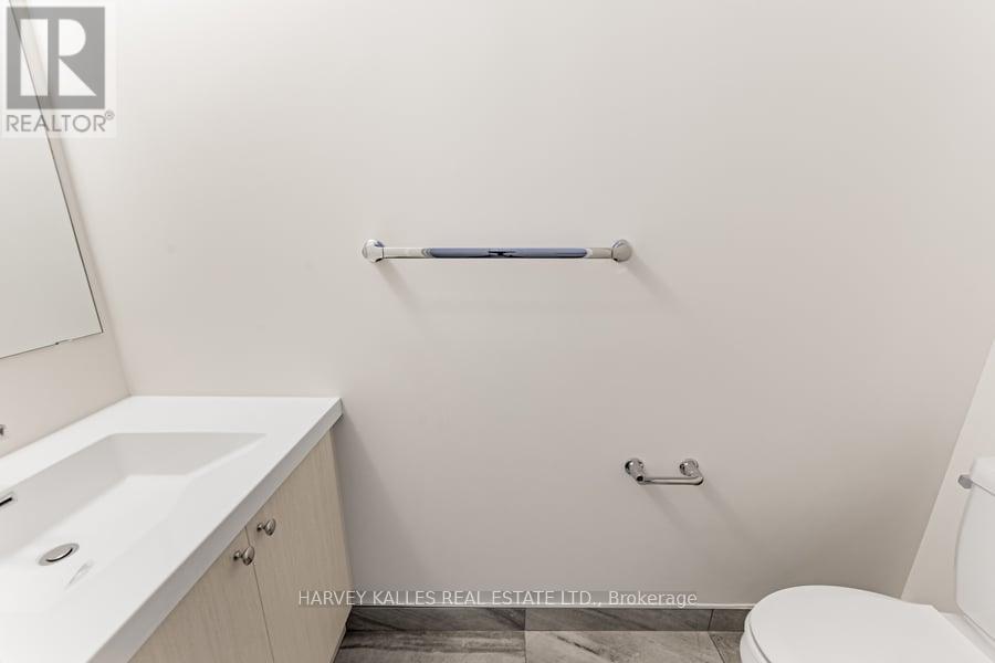 #4 60 GEORGE BUTCHART DRIVE - 18