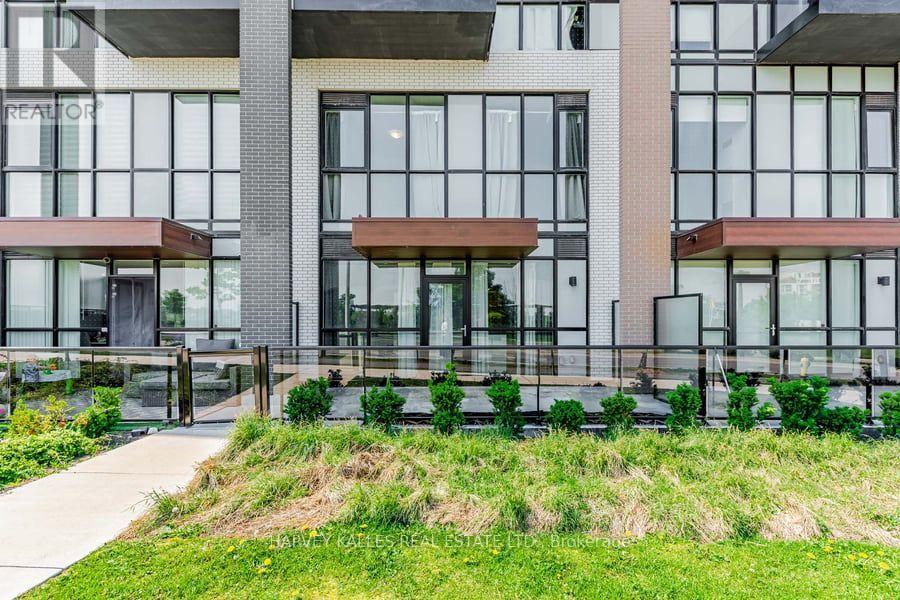 #4 60 GEORGE BUTCHART DRIVE - 2