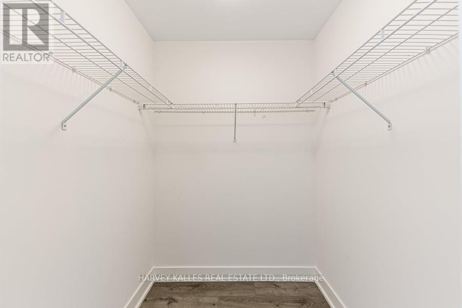 #4 60 GEORGE BUTCHART DRIVE - 21