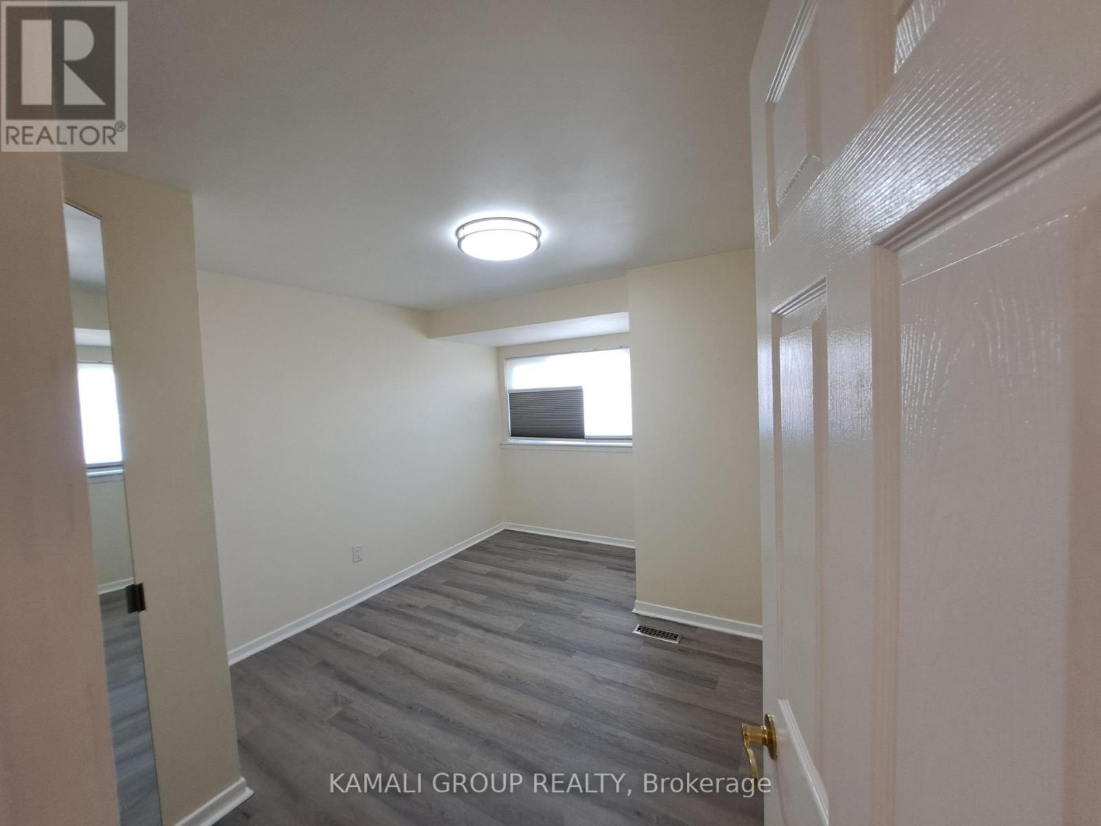 262 JOHN GARLAND BOULEVARD - Image 15