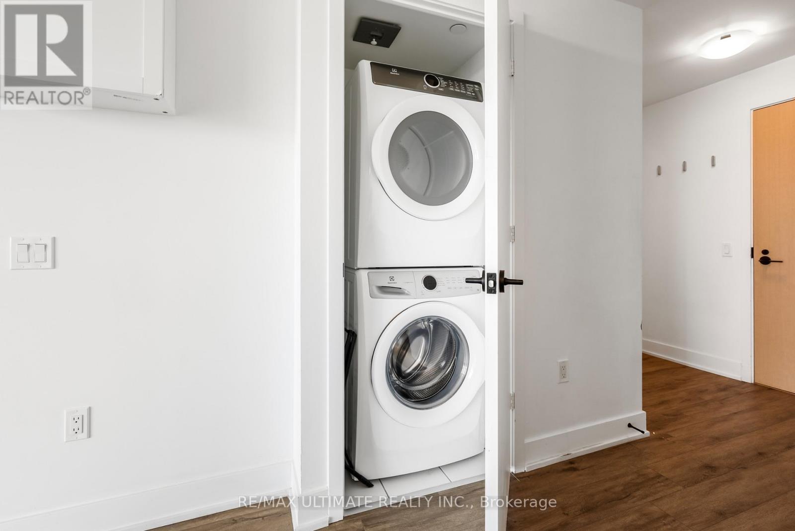 #906 50 GEORGE BUTCHART DRIVE - 10