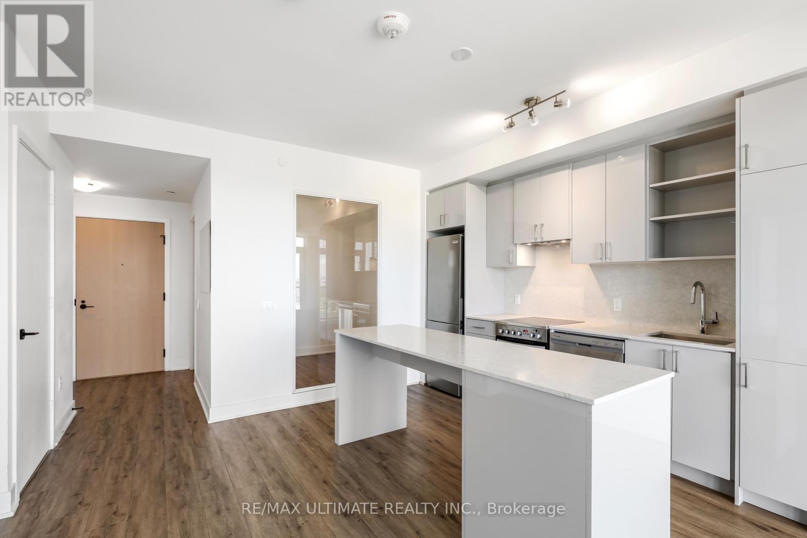 #906 50 GEORGE BUTCHART DRIVE - 12