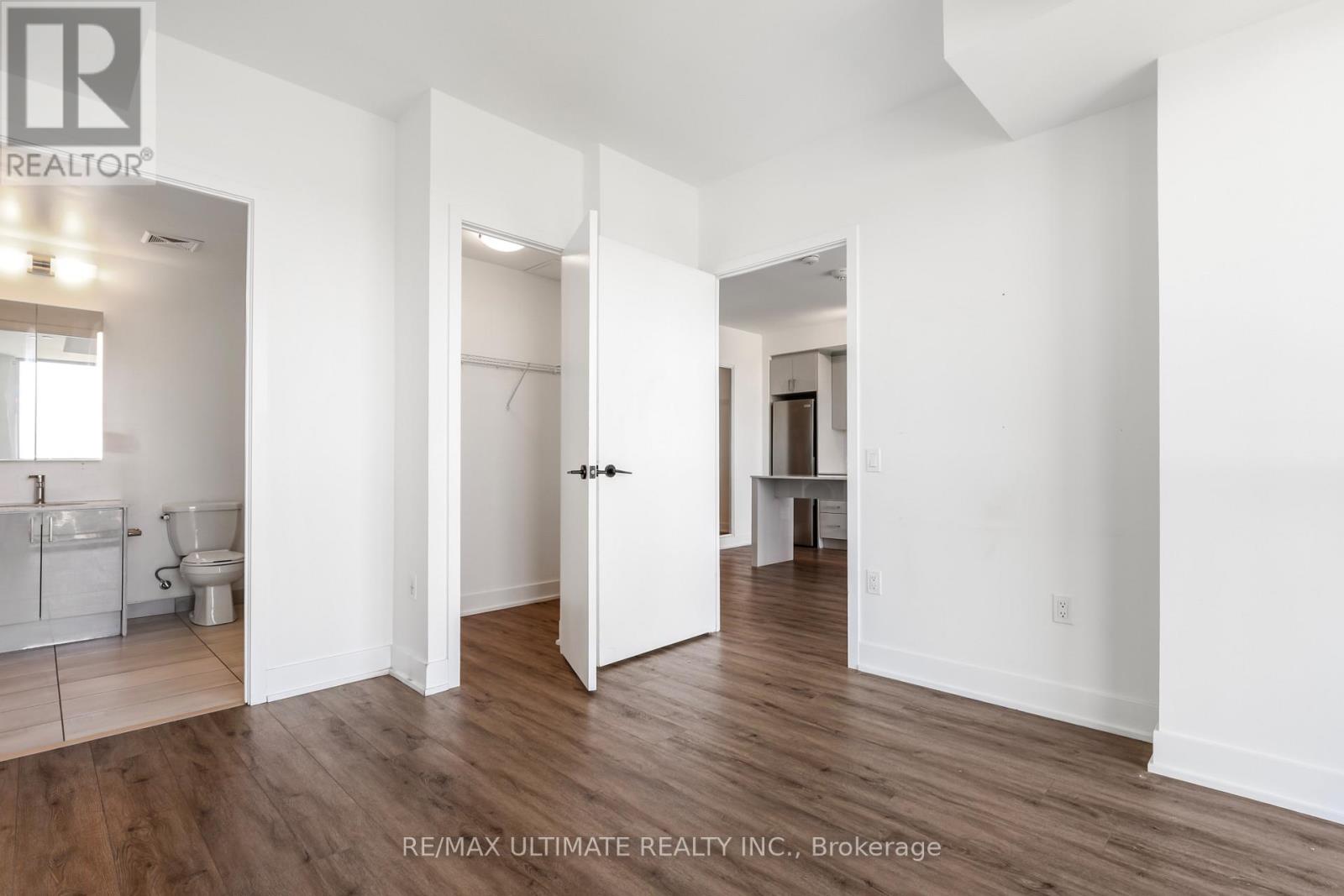 #906 50 GEORGE BUTCHART DRIVE - 15