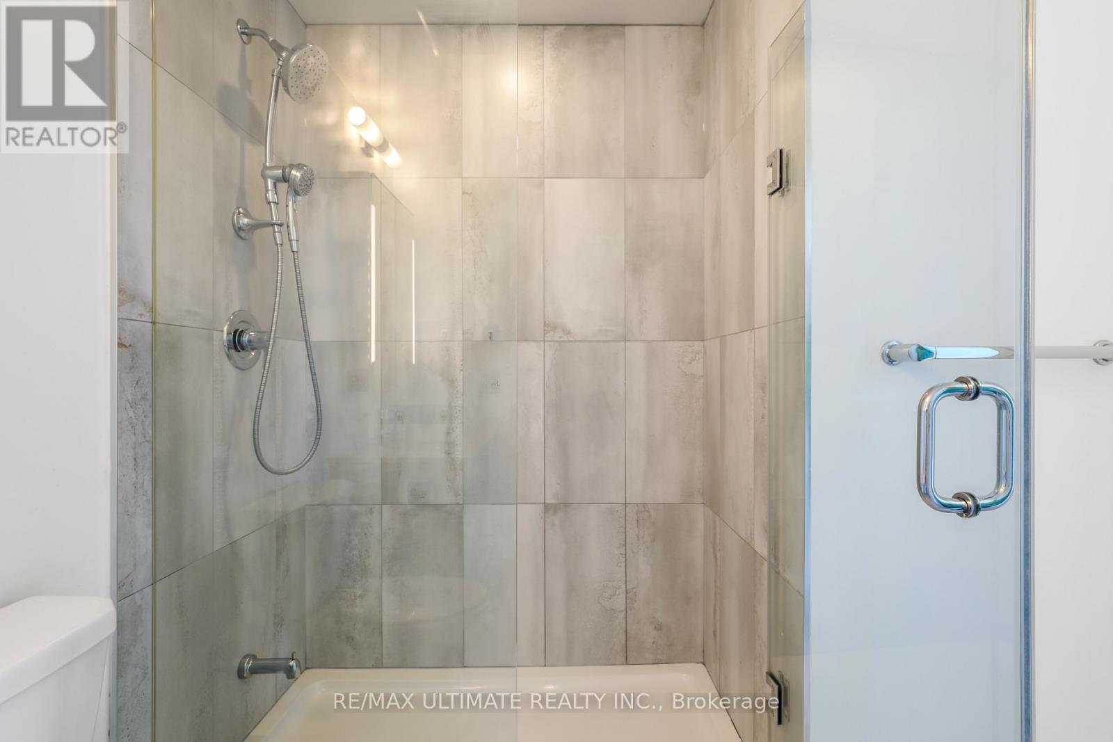 #906 50 GEORGE BUTCHART DRIVE - 19