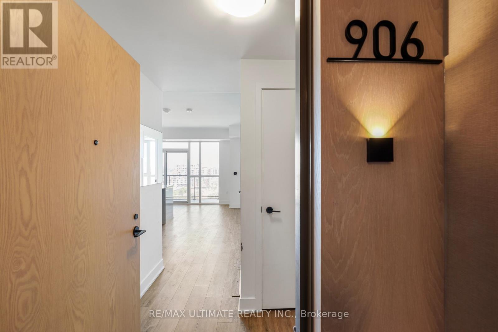 #906 50 GEORGE BUTCHART DRIVE - 2
