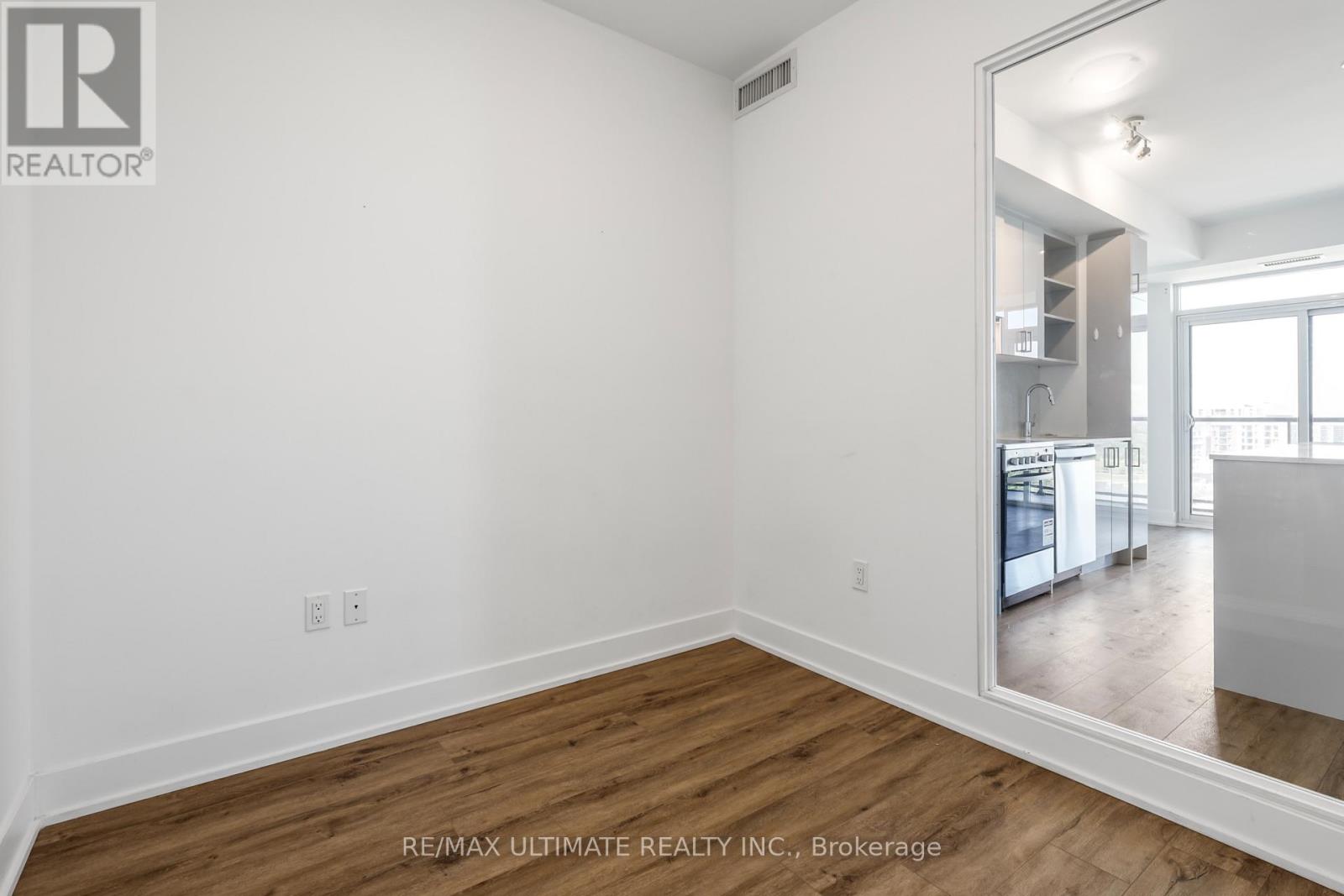 #906 50 GEORGE BUTCHART DRIVE - 21