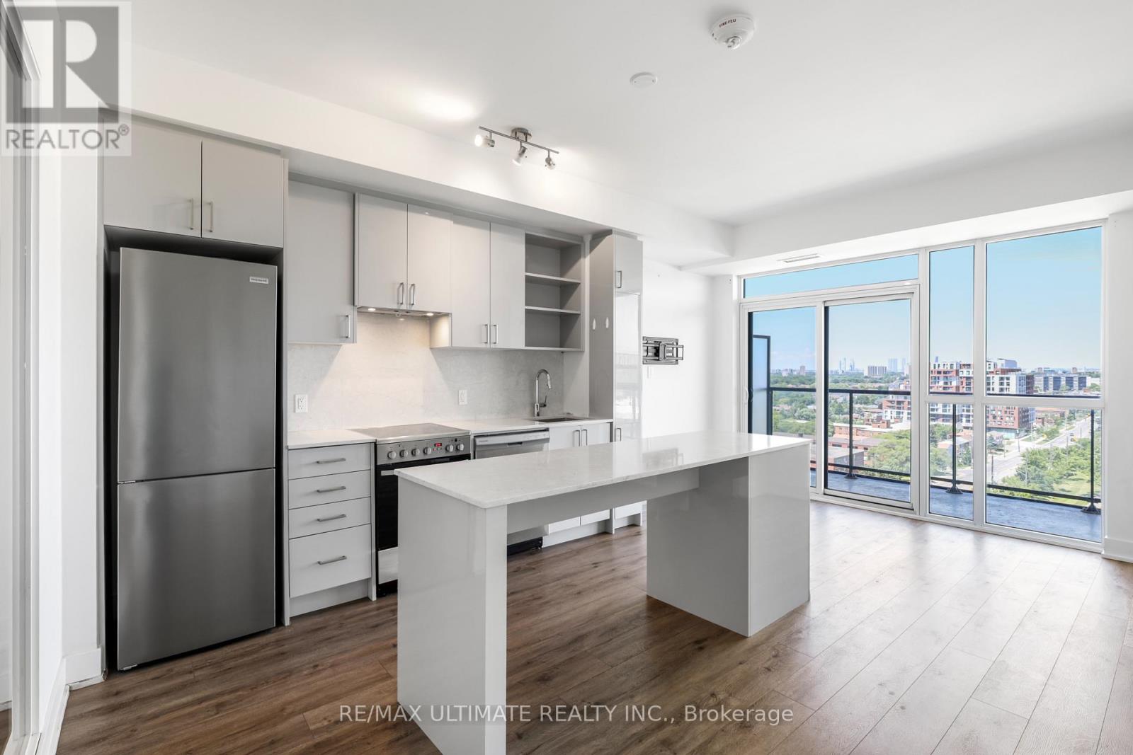 #906 50 GEORGE BUTCHART DRIVE - 4