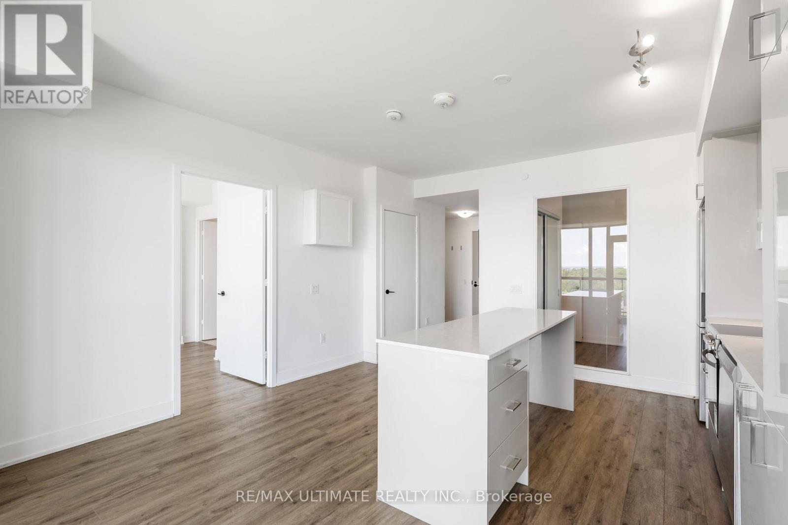 #906 50 GEORGE BUTCHART DRIVE - 9