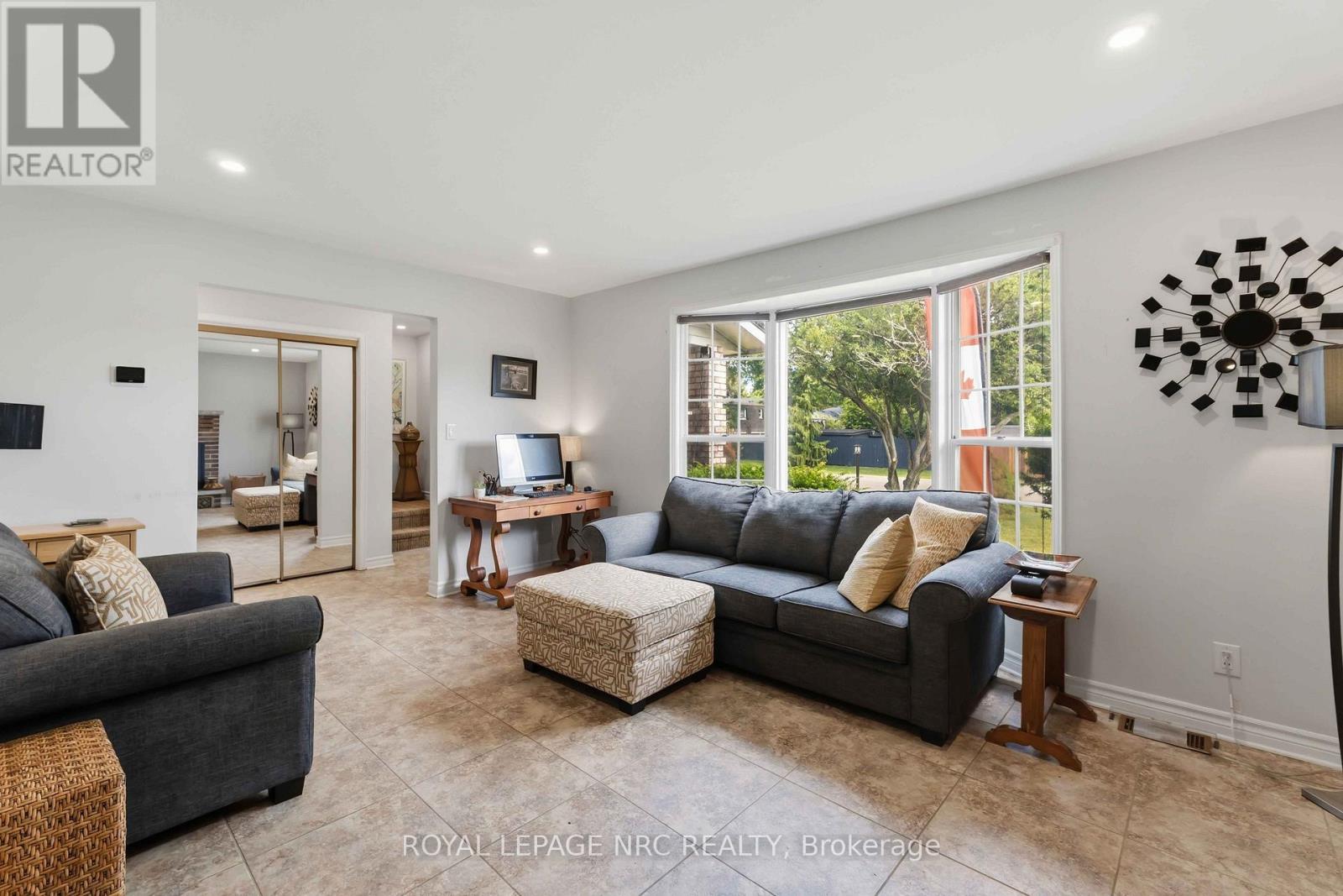 25 ST GEORGE COURT - 13