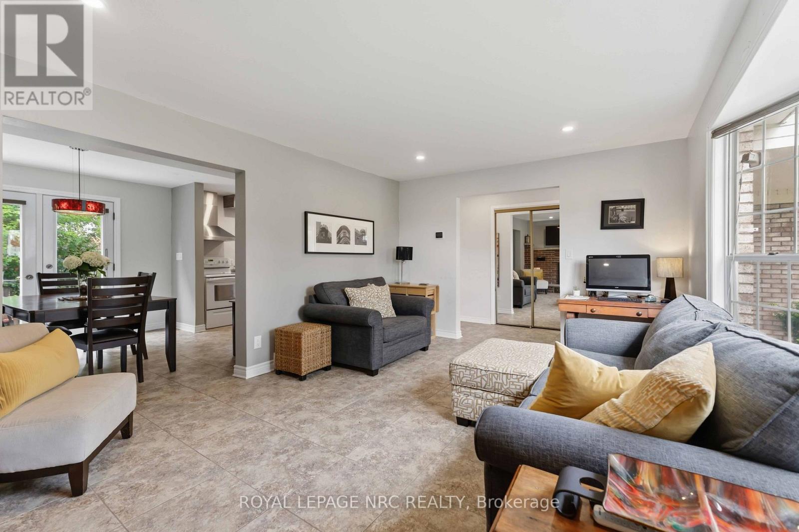 25 ST GEORGE COURT - 14