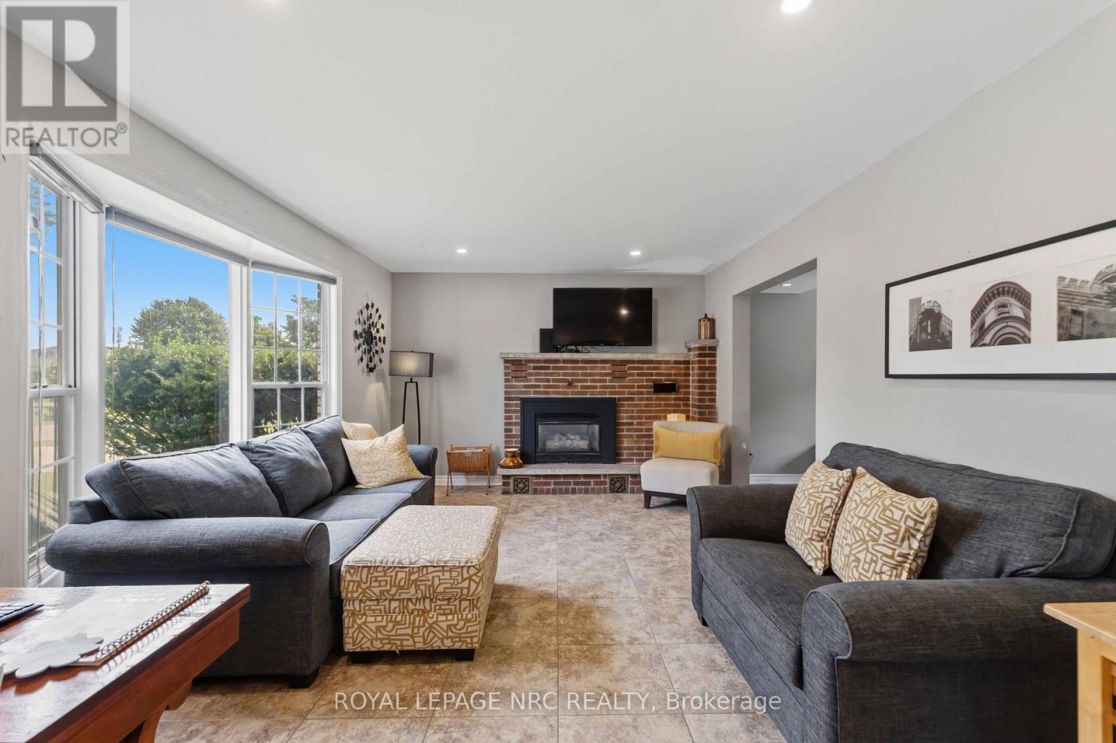 25 ST GEORGE COURT - 12
