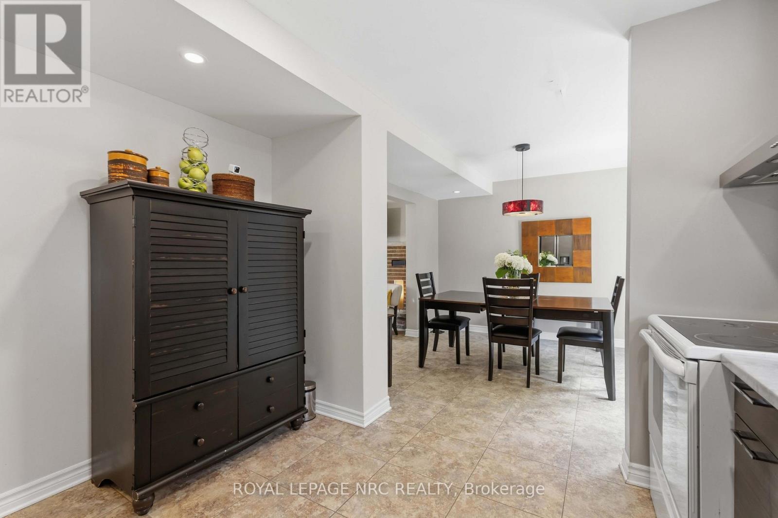 25 ST GEORGE COURT - 23