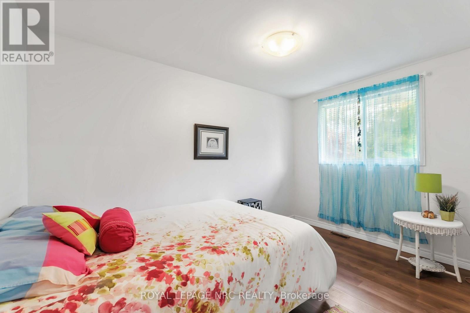 25 ST GEORGE COURT - 30