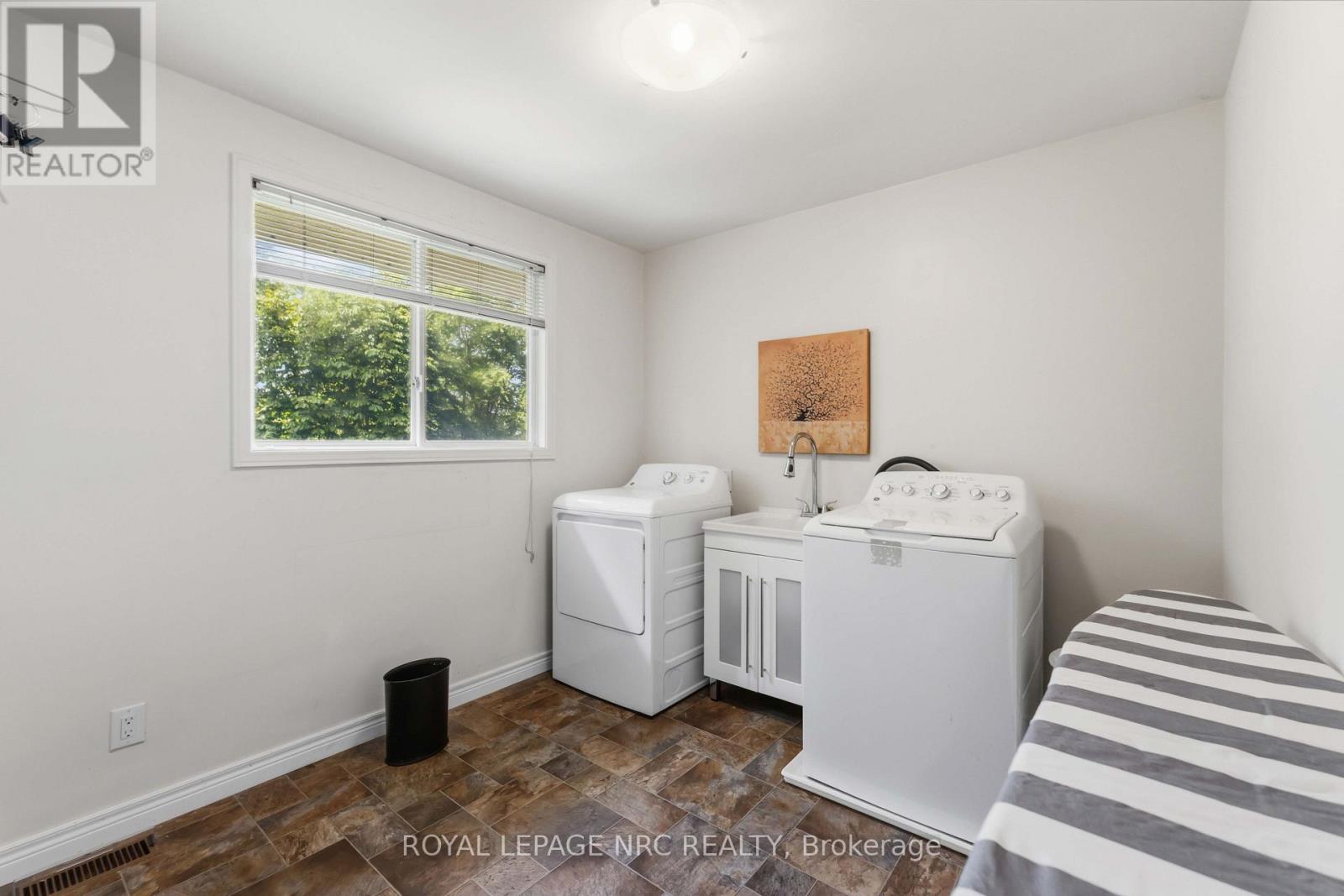 25 ST GEORGE COURT - 35