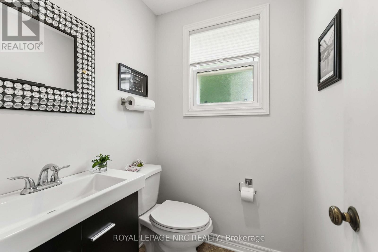 25 ST GEORGE COURT - 36