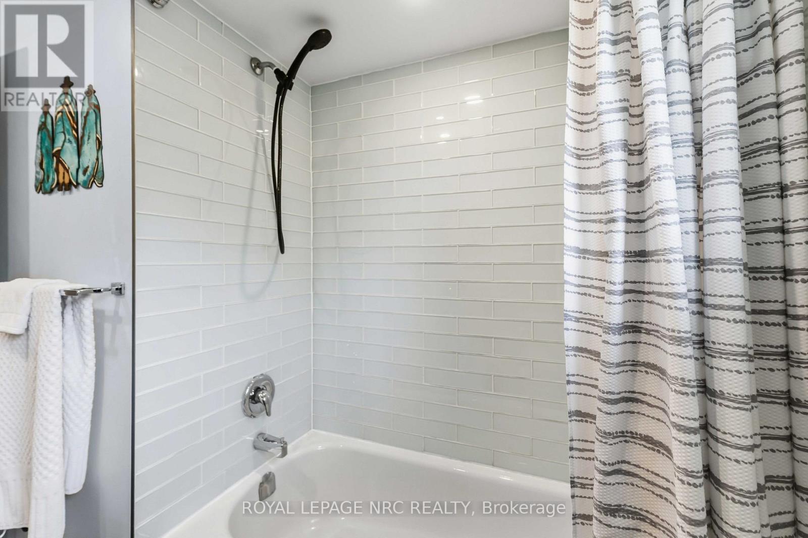 25 ST GEORGE COURT - 34