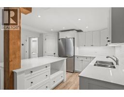115 Spray Avenue, Banff, AB T1L1A1 Photo 33