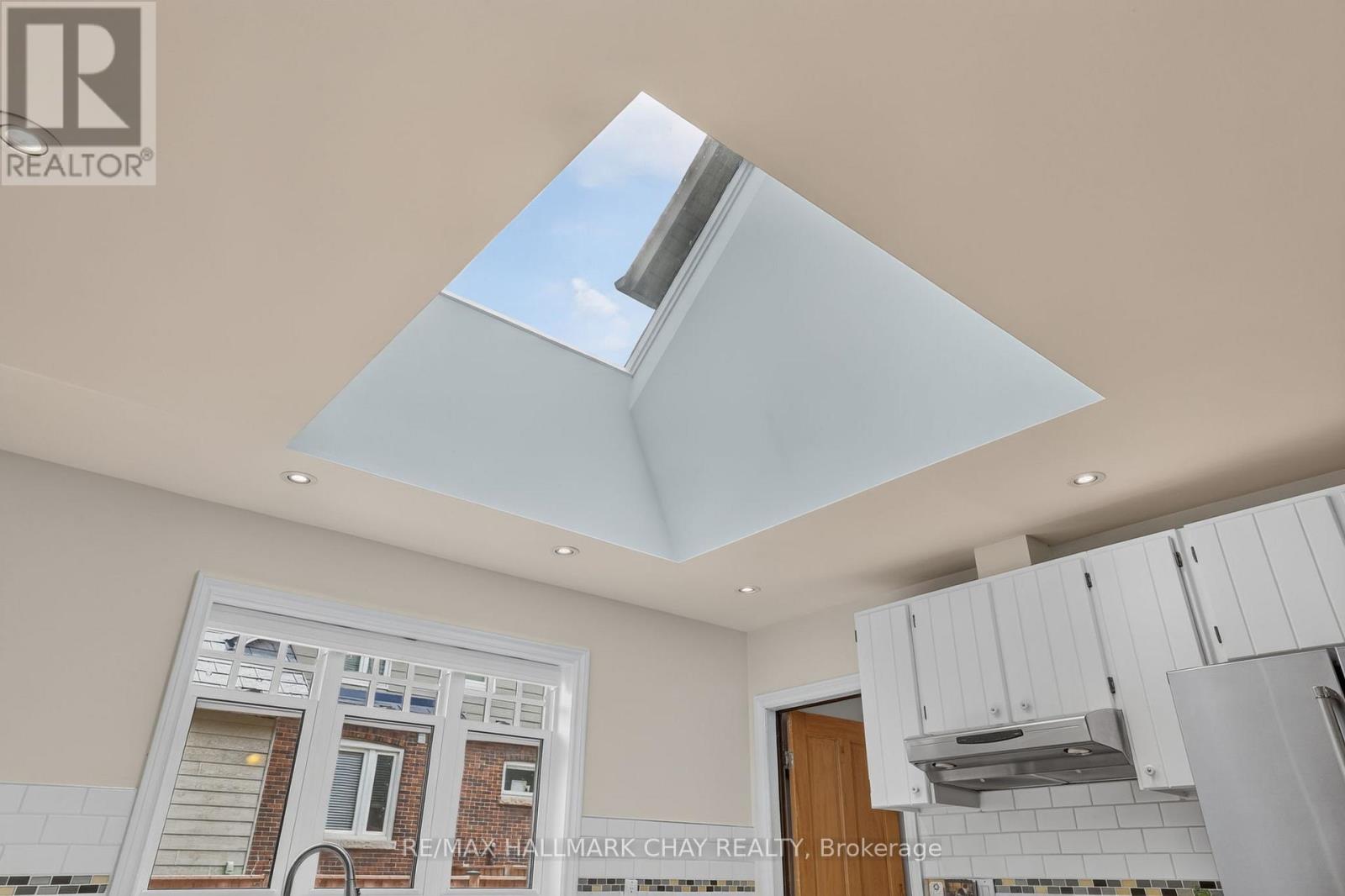 613 QUEEN STREET - Image 16