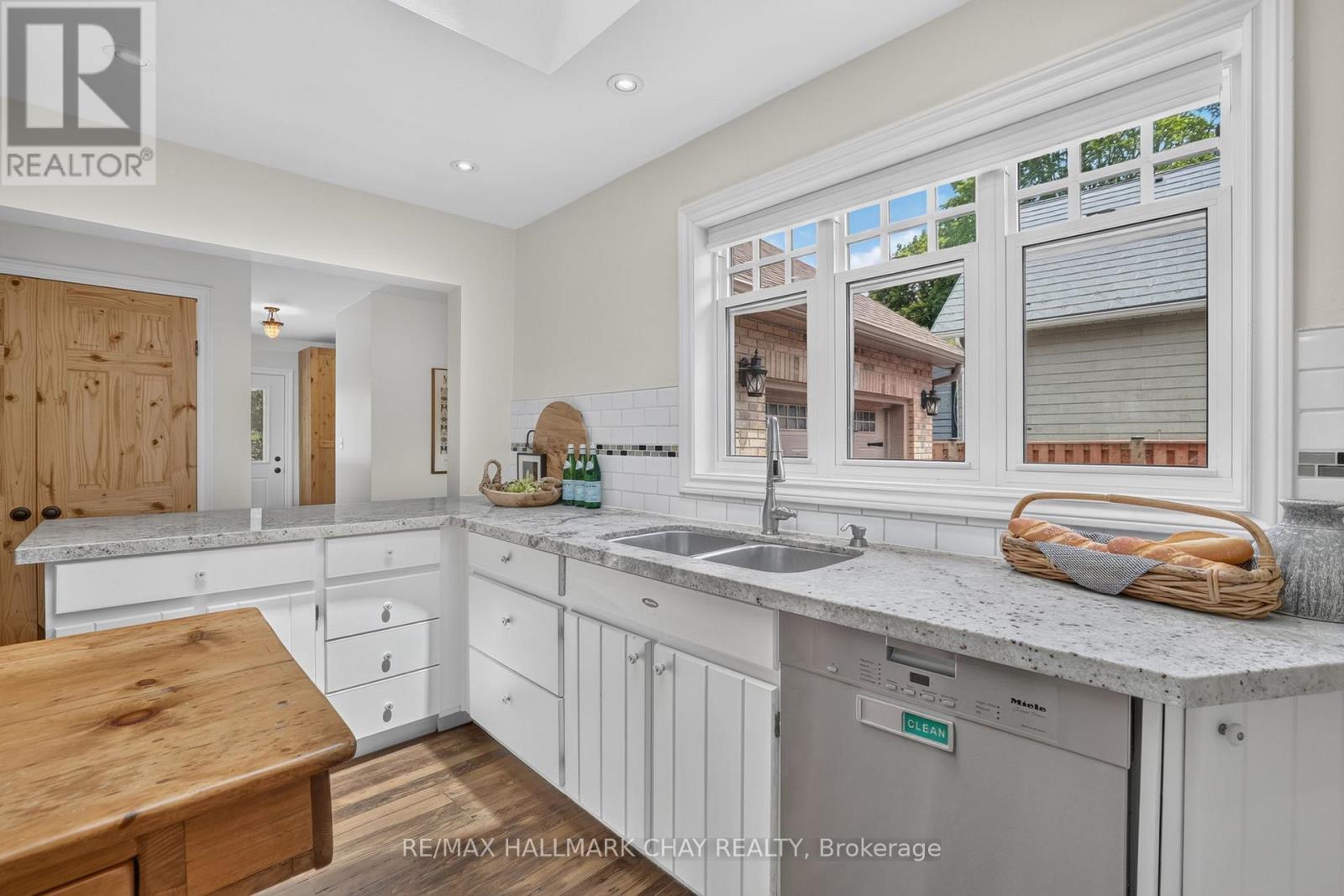 613 QUEEN STREET - Image 15