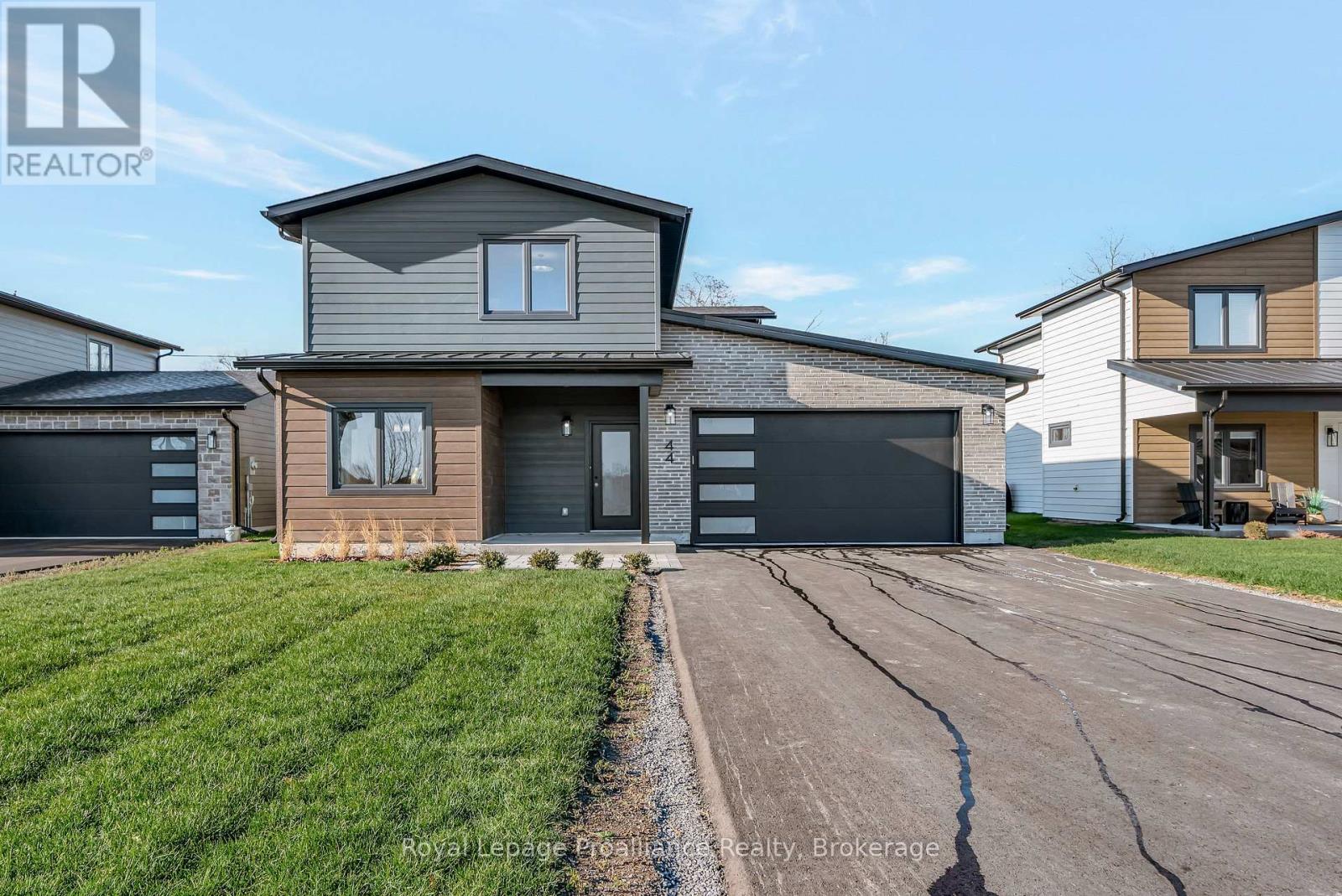 44 FRASER DRIVE - 2