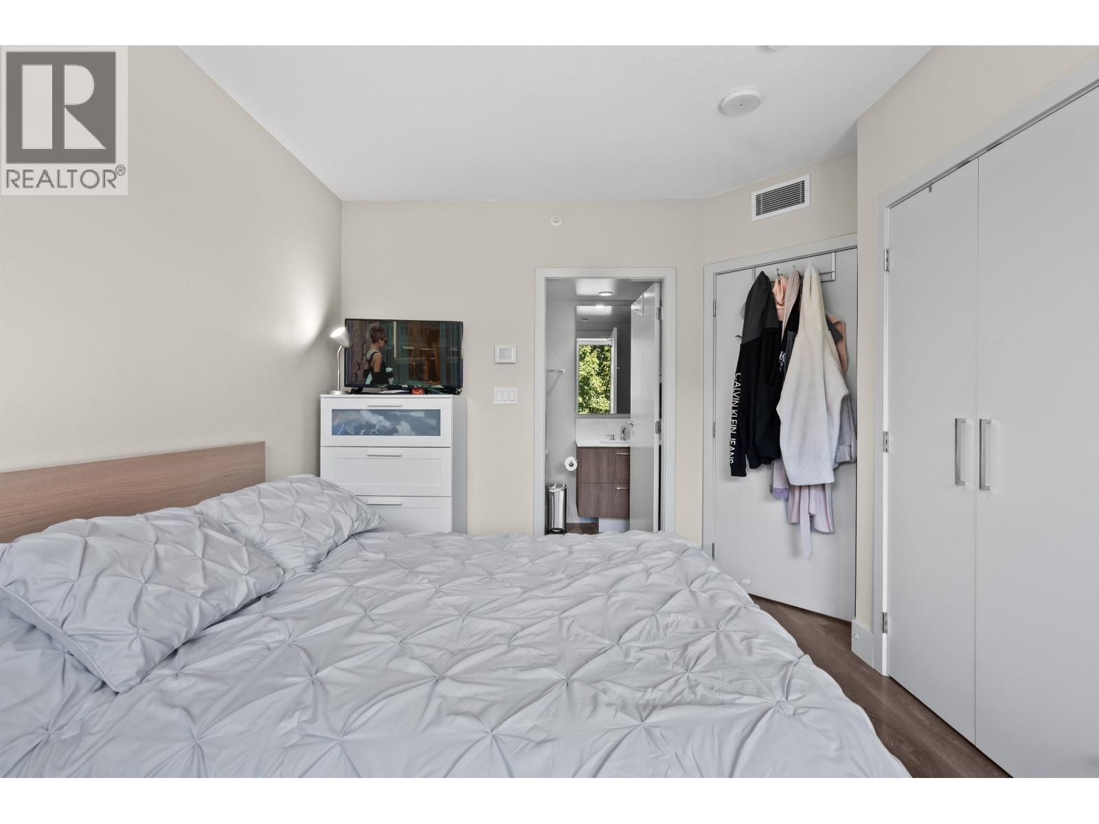 608 680 SEYLYNN CRESCENT, North Vancouver