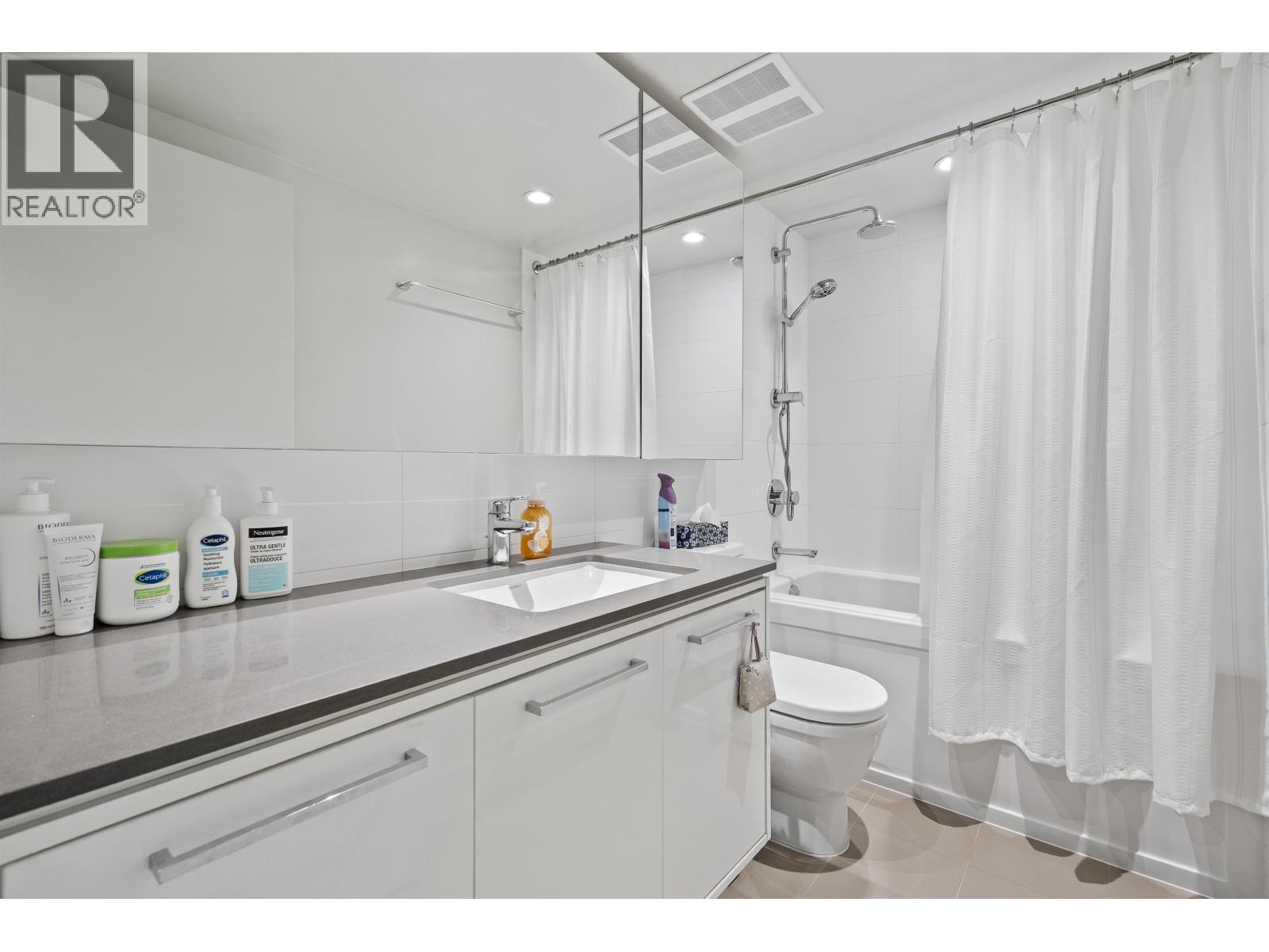 608 680 SEYLYNN CRESCENT, North Vancouver