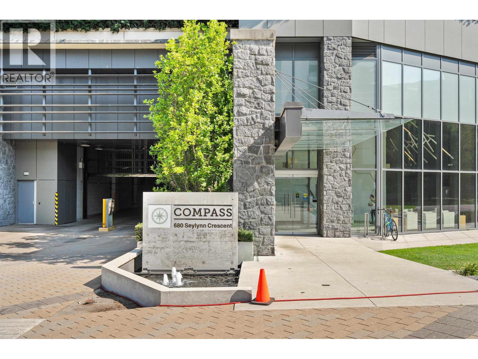 608 680 SEYLYNN CRESCENT, North Vancouver