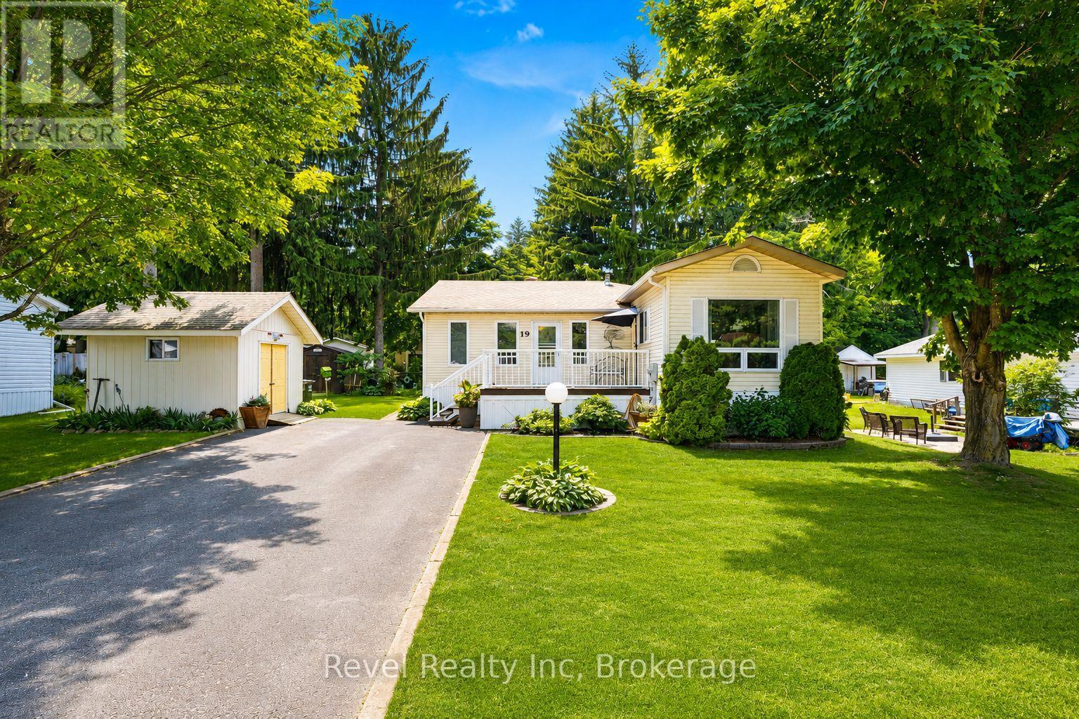 #19 5411 ELLIOTT SIDE ROAD - 1