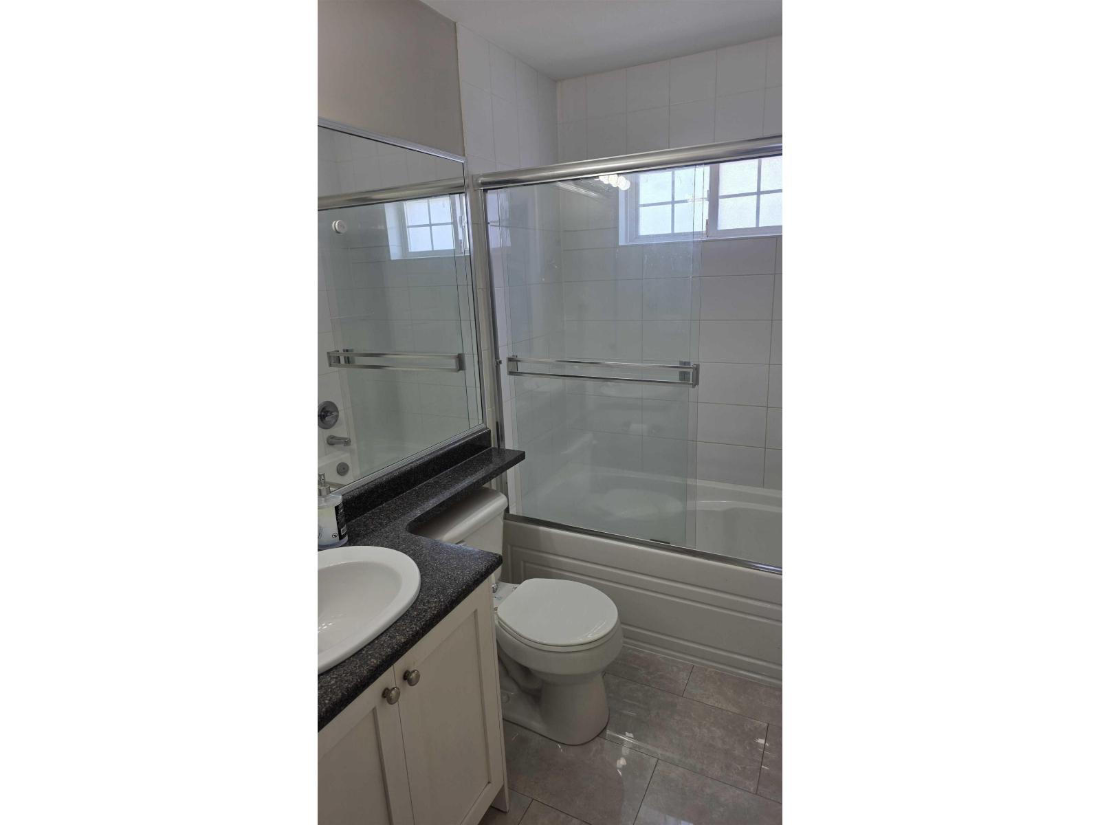 6686 195 STREET, Surrey
