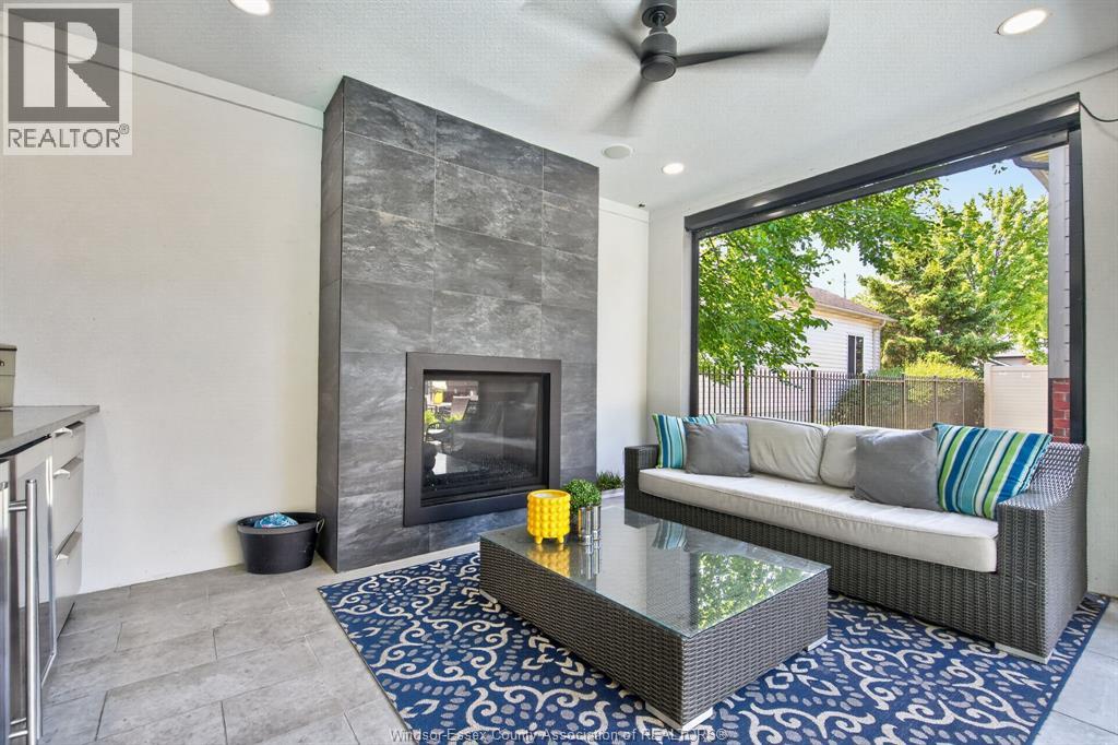 355 SACRED HEART DRIVE - 8