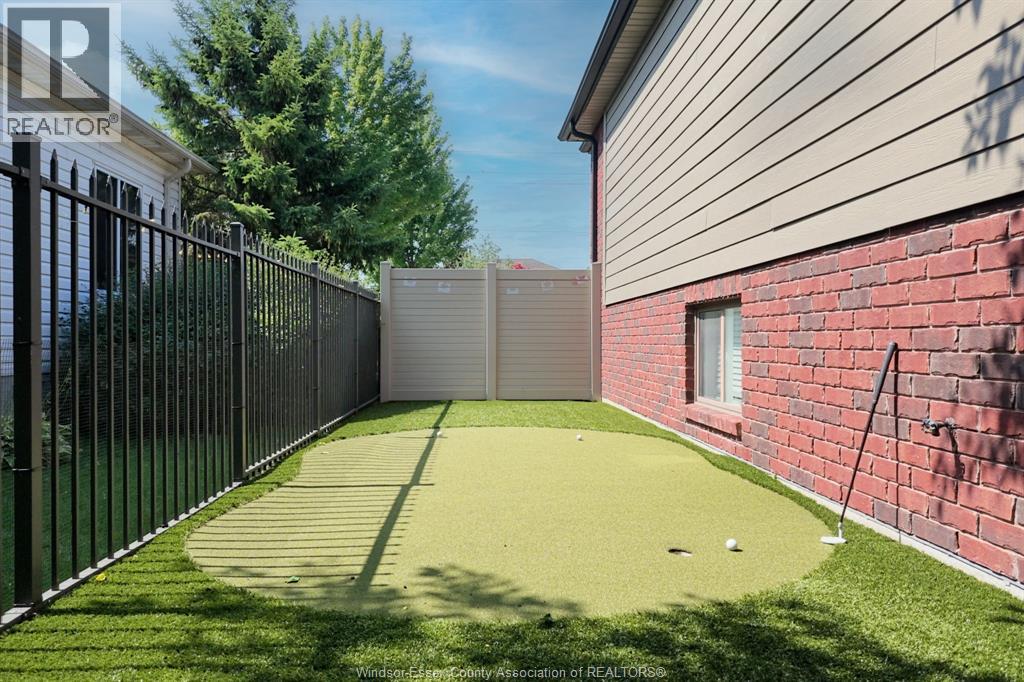355 SACRED HEART DRIVE - 11