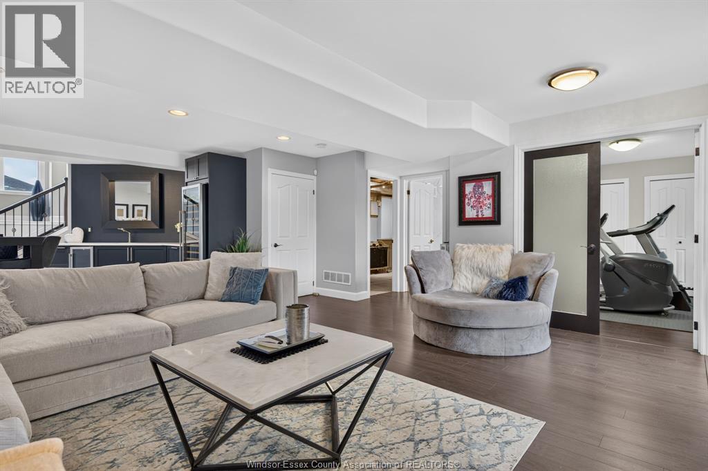 355 SACRED HEART DRIVE - 41