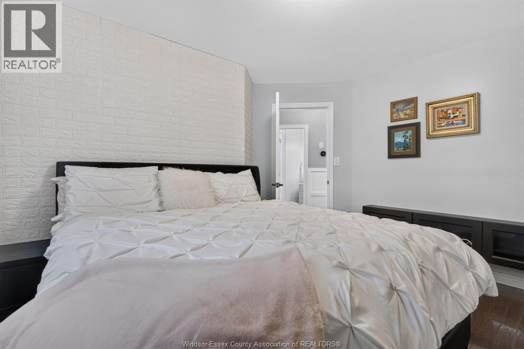 355 SACRED HEART DRIVE - 33