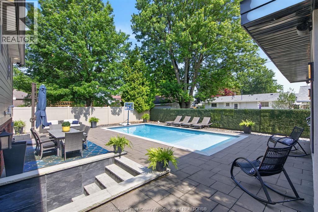 355 SACRED HEART DRIVE - 47