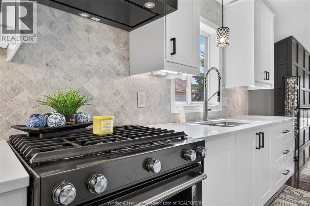 355 SACRED HEART DRIVE - 22