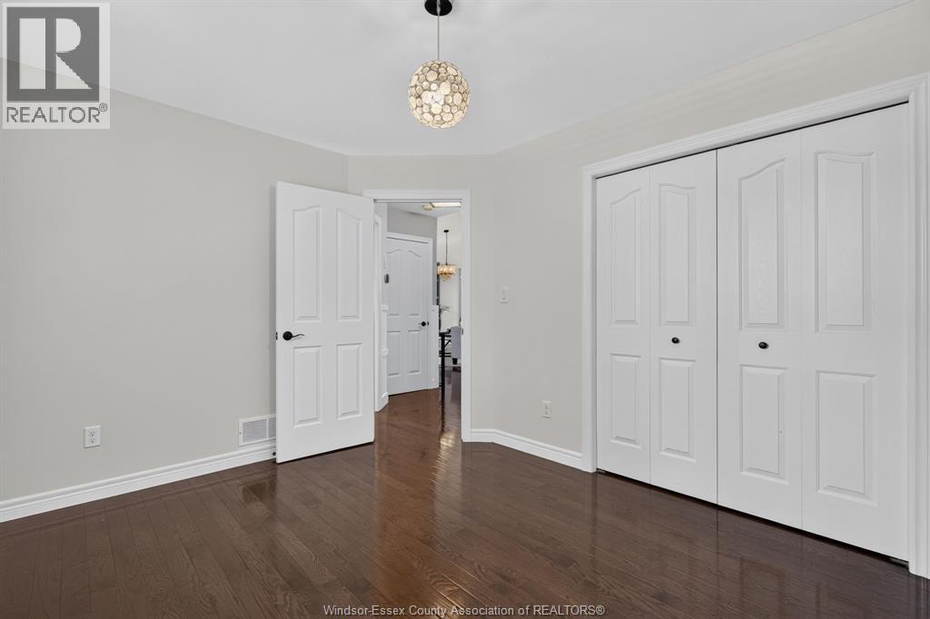 355 SACRED HEART DRIVE - 35