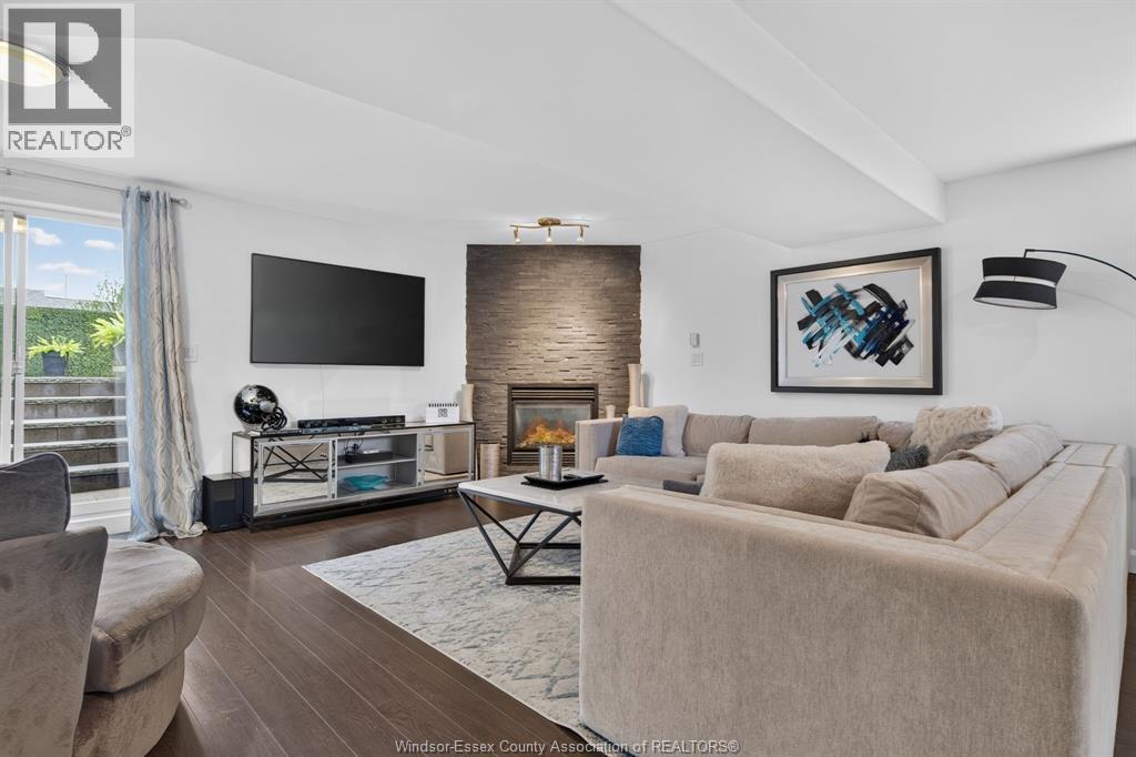 355 SACRED HEART DRIVE - 40