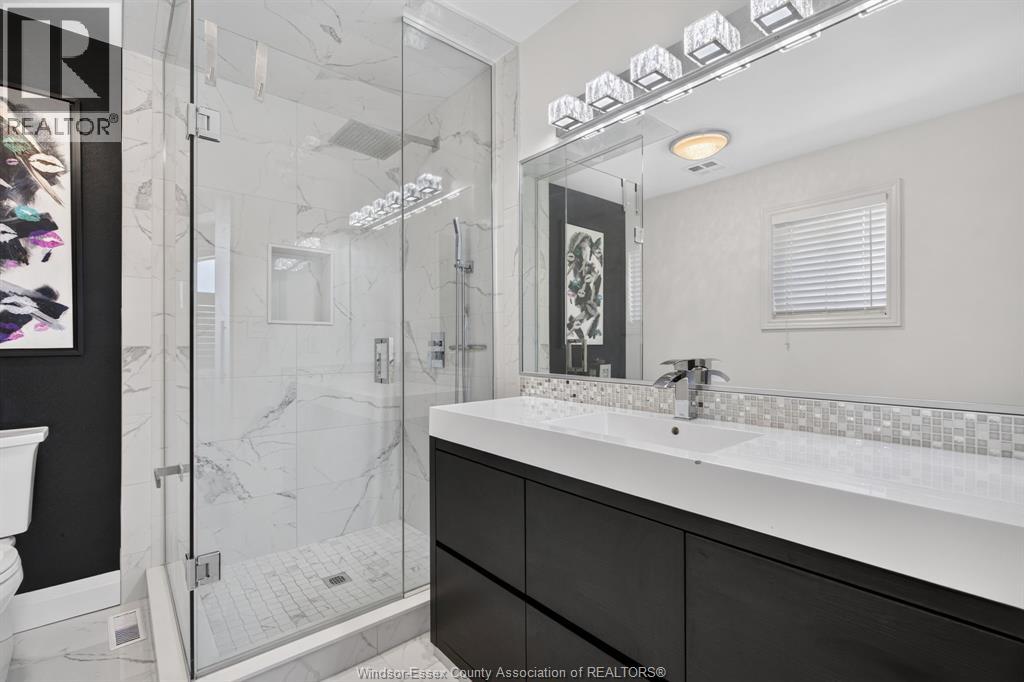 355 SACRED HEART DRIVE - 30