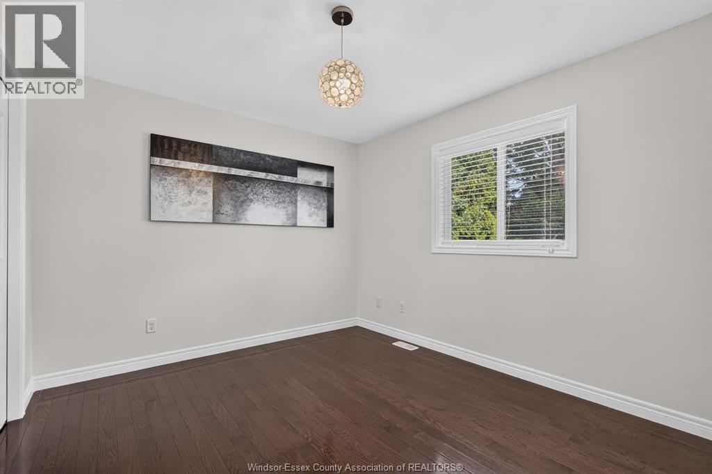 355 SACRED HEART DRIVE - 34